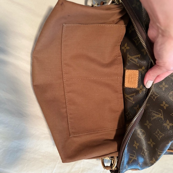 Louis Vuitton - Picture 10 of 15